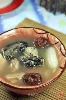 Sea-bottom coconut snail black chicken soup