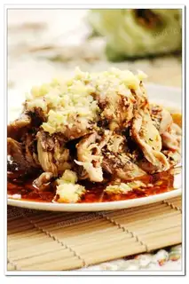 Dried chicken legs with garlic sesame oil