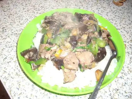 Rice topped with mushrooms, chestnut and green pepper
