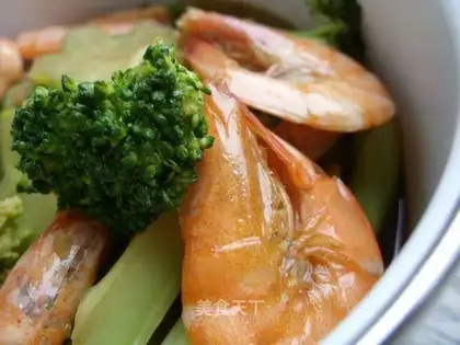 Fried shrimp with broccoli