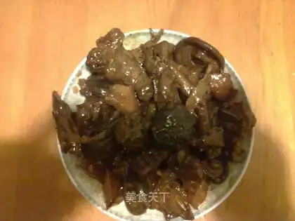 Stewed chicken with dried bamboo shoots and mushrooms