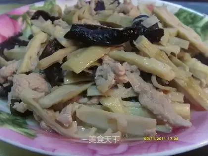 Flat pointed shredded pork