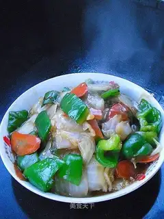 Carrots, green peppers, cabbage slices