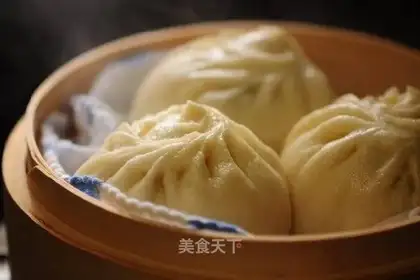 Steamed steamed buns with shredded radish