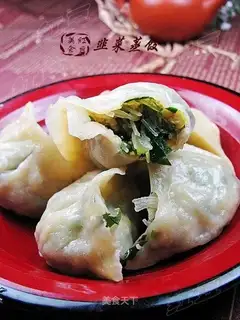 Steamed dumplings with leek