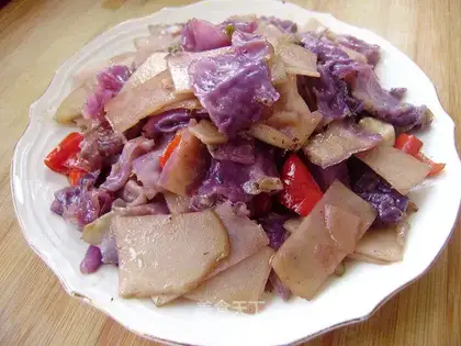 stir-fried potato chips with purple cabbage