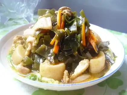 Steamed seaweed with radish