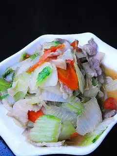 stir-fried cabbage slices with pork belly