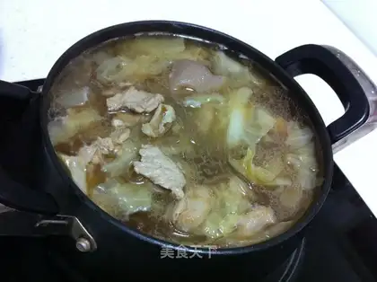 Stewed pork and cabbage with vermicelli