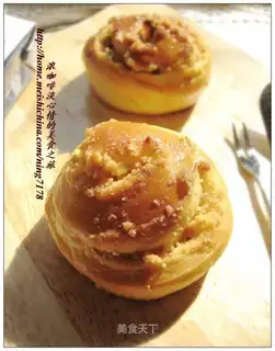 mooncake spiral bun