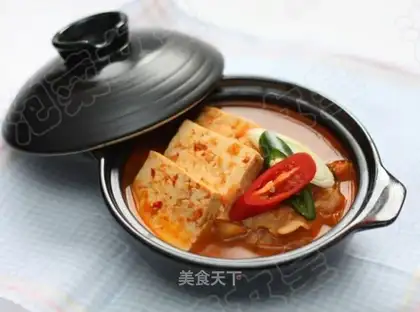 Korean pickle and tofu soup