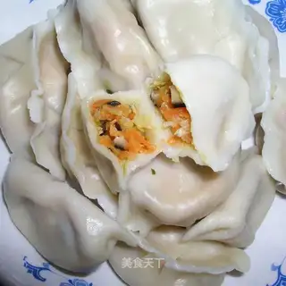 Chinese cabbage, radish and mushroom dumplings