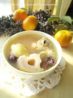 Chicken lotus root soup