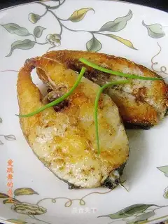 Pan-fried sea bass with pepper and salt