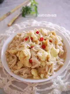 Scrambled eggs with mushroom