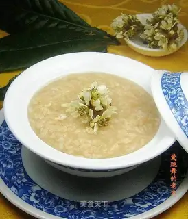 Loquat flower glutinous rice porridge