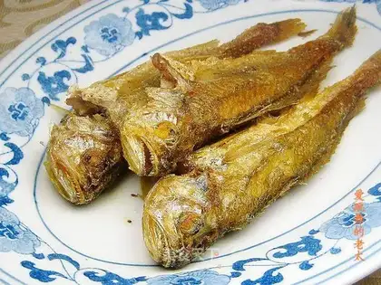 Pan-fried small yellow croaker