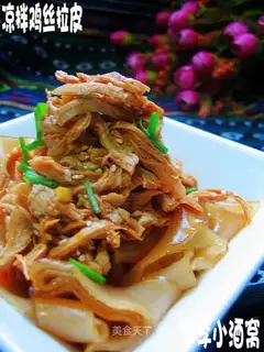 Shredded chicken with cold salad