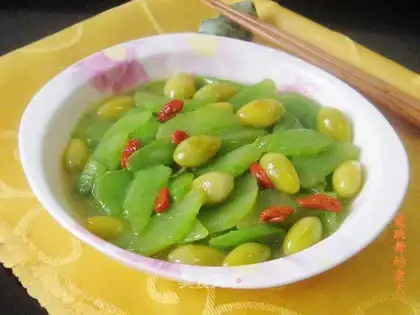 stir-fried lettuce with ginkgo