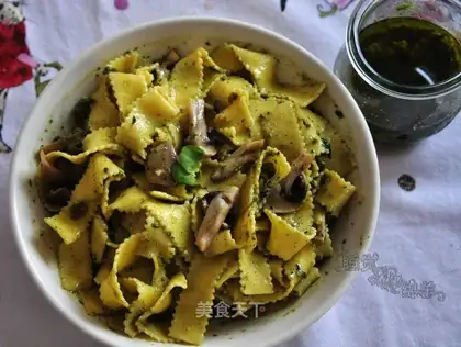 Italian noodles with green sauce