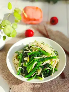 Spinach fried golden mushrooms