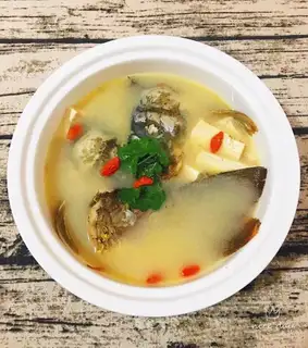 Fish-head tofu soup