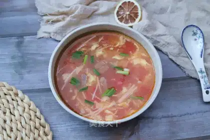 Golden pins and mushroom beef soup