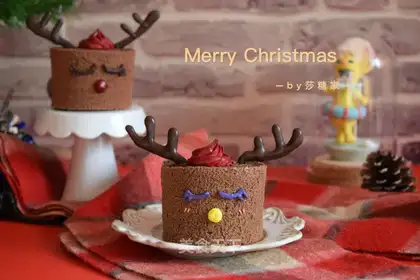 A moose cake roll