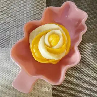 Double rose buns