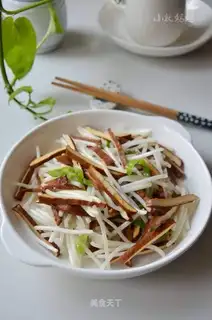 Pepper bean sprouts