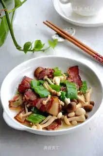 Peppers, mushrooms, pork