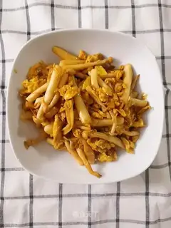 Seafood mushroom fried eggs