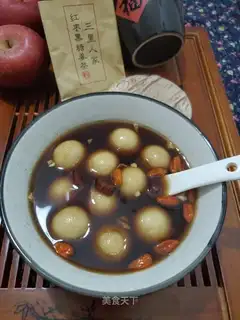Red dates, black sugar, soup