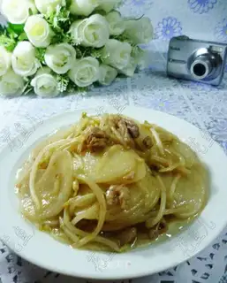 Skinny green bean sprouts