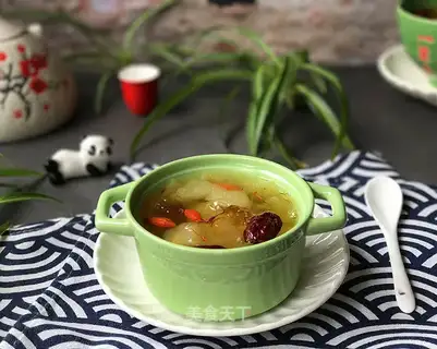 Peach geled with a silver ear soup