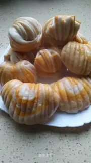 Double-coloured buns