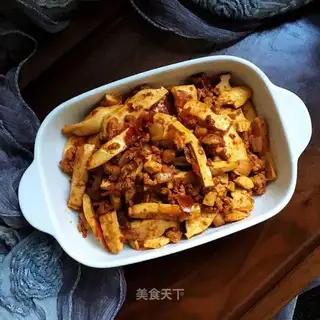 Spicy meat and beans