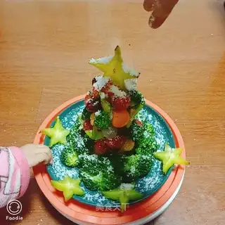 The fruit tree in the snow