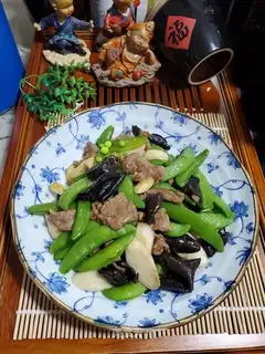 Three-coloured little fried meat