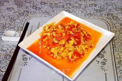 Hot tomato fried eggs