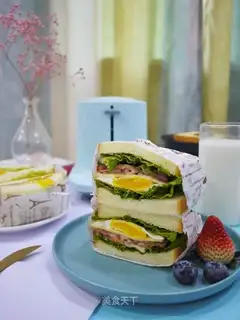 Bacon cheese sandwich