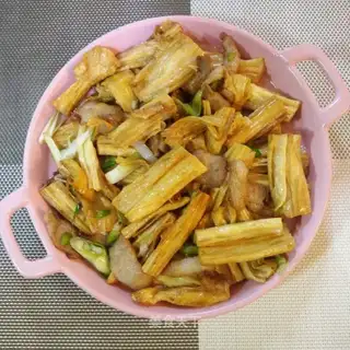 Five flowers and rotting bamboo