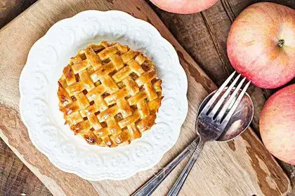 Christmas apple pie