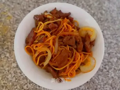 Black pepper beef noodles