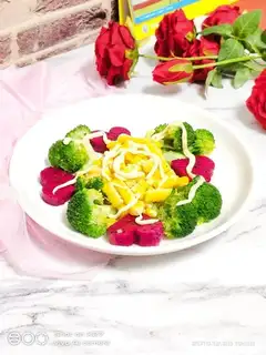 Fruits, blue salad