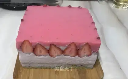 Tea strawberry mousse cake