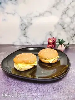 Egg cheeseburger