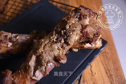 A young roasted leg