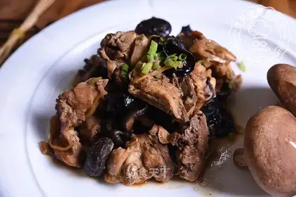 Mulberry mushroom steam chicken