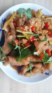 Frozen chicken claws